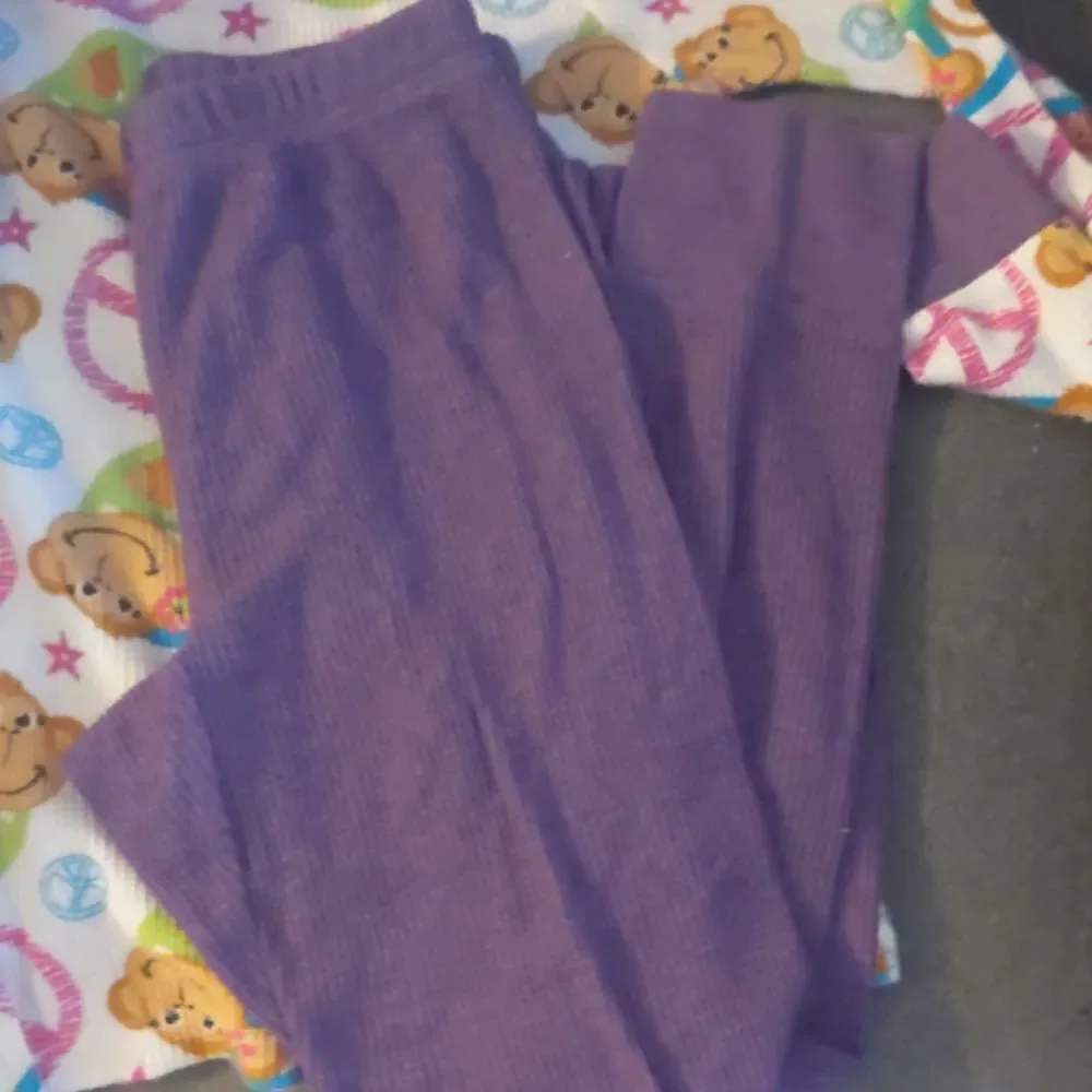 Fruit of the loom girls thermal pajamas size. Medium (7/8). Peace and monkey